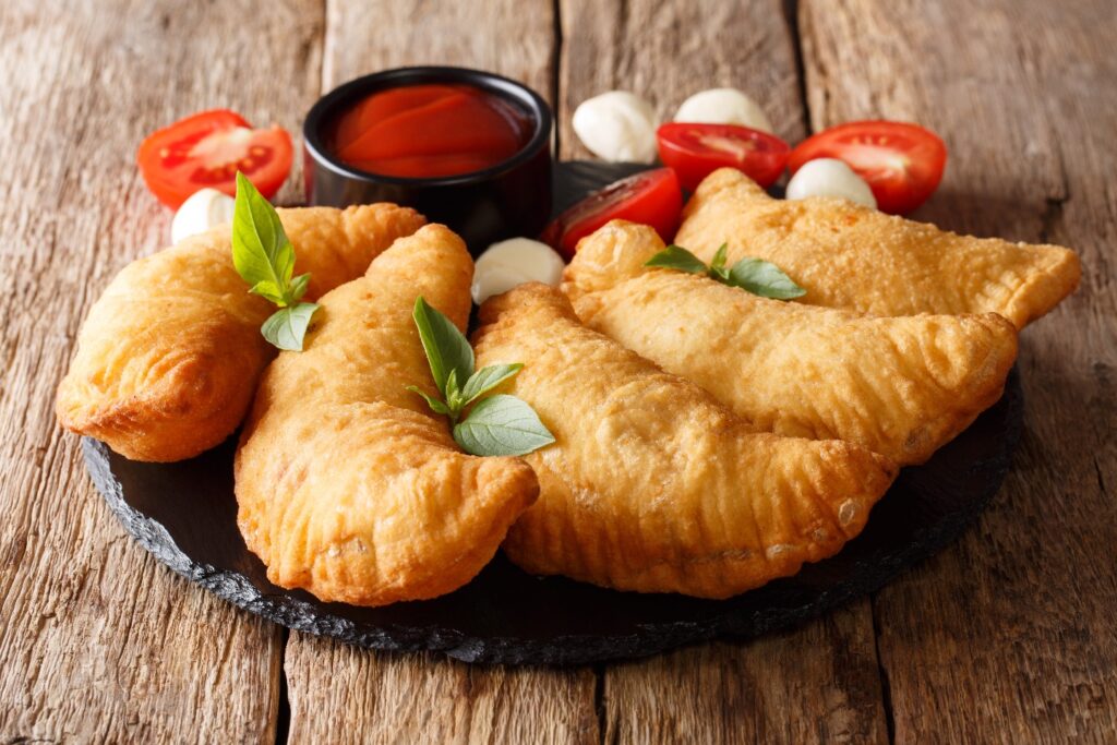 Cooking Class Panzerotti Pugliesi: Impara la Ricetta Tradizionale Fritta e al Forno